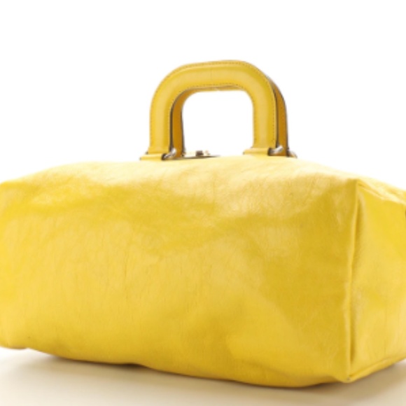 Gucci - Interlocking GG Small Convertible Duffle Bag in Crinkle Yellow Leather - Picture 12 of 16